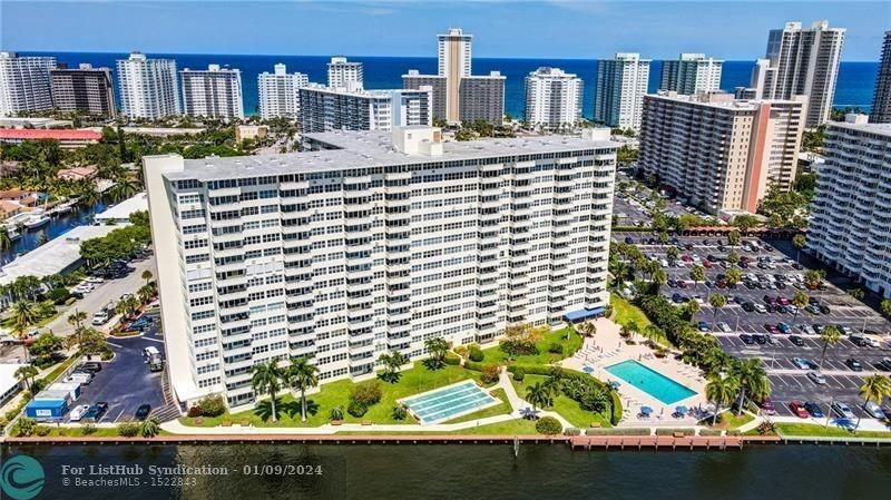 Well kept brite  and airy  1 BR  in  waterfront  co op  building - Beach Condo for sale in Fort Lauderdale, Florida on Beachhouse.com