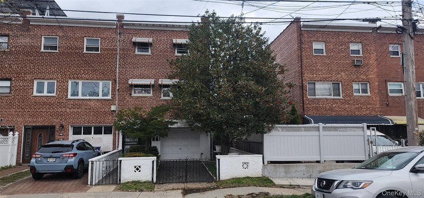 Welcome to 408 Howe Ave. A family home with loads of memories - Beach Home for sale in Bronx, New York on Beachhouse.com