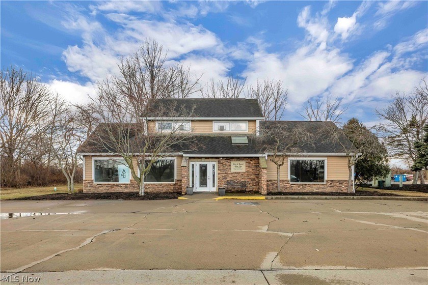 Former home of the well-known Above and Beyond beauty salon - Beach Office for sale in Vermilion, Ohio on Beachhouse.com