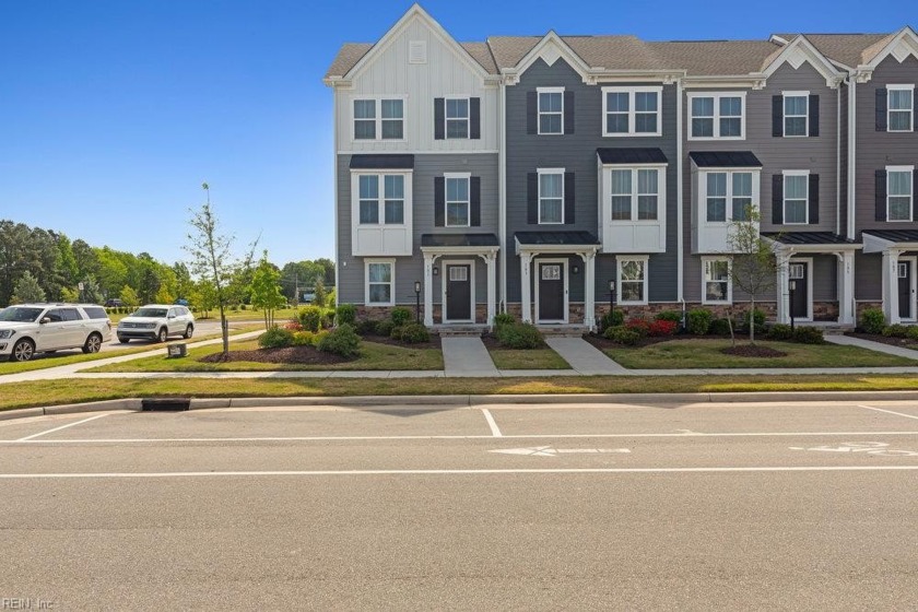 Modern & Spacious 3-Story Townhome ? Move-In Ready!
Welcome to - Beach Townhome/Townhouse for sale in Moyock, North Carolina on Beachhouse.com