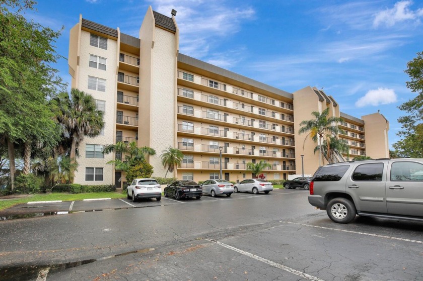 Immaculate Penthouse 2-Bed, 2-Bath Condo with Stunning Lake & - Beach Condo for sale in Davie, Florida on Beachhouse.com