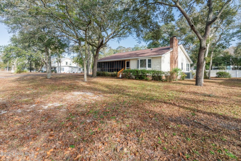 Don't miss out on this unique Oak Island retreat! This 1852 sqft - Beach Home for sale in Oak Island, North Carolina on Beachhouse.com