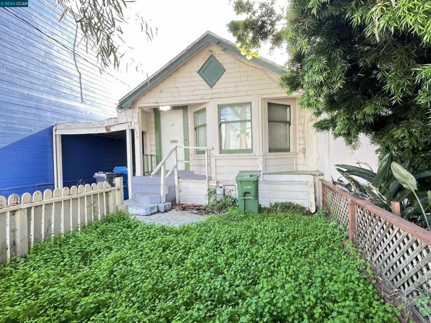 Contractor special in the heart of Daly City. This adorable - Beach Home for sale in San Francisco, California on Beachhouse.com