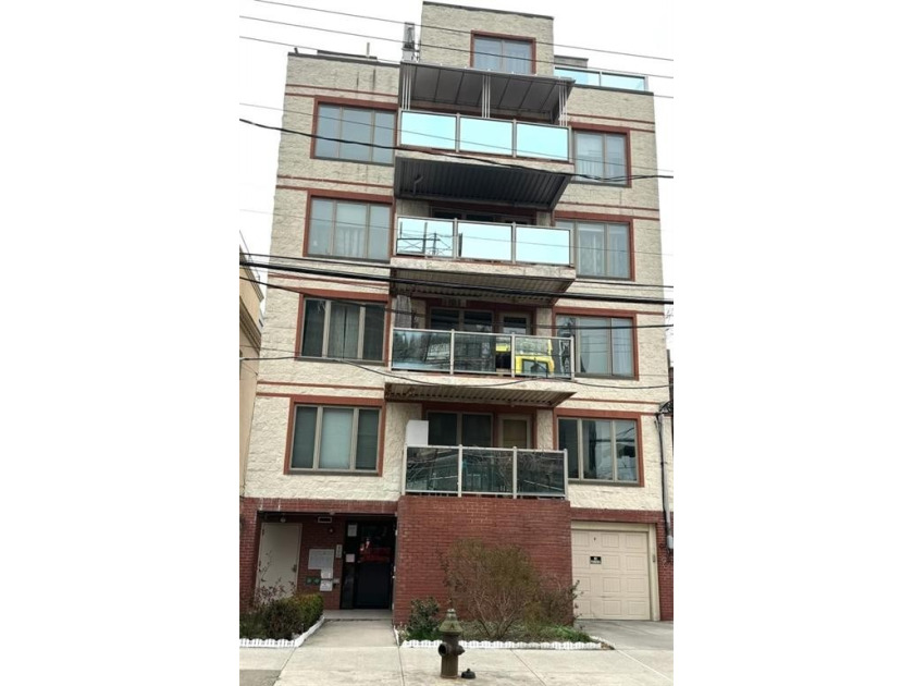 Jumbo 3% commission to buyers broker. Need to be sold ASAP. All - Beach Condo for sale in Brooklyn, New York on Beachhouse.com