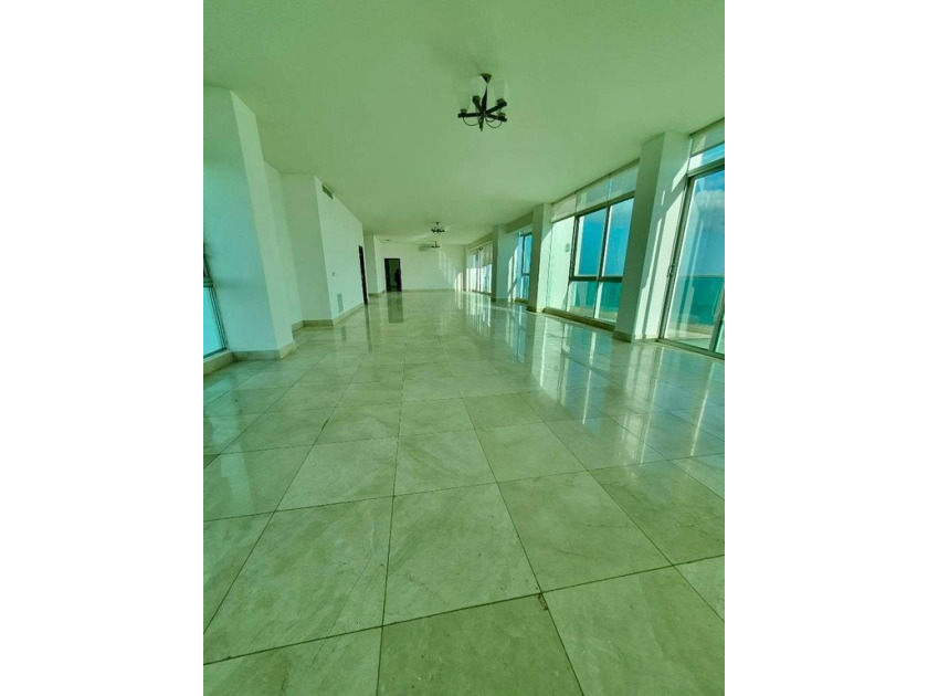 Elegant Oceanfront Penthouse in Costa del Este
Experience - Beach Home for sale in Panamá,  on Beachhouse.com