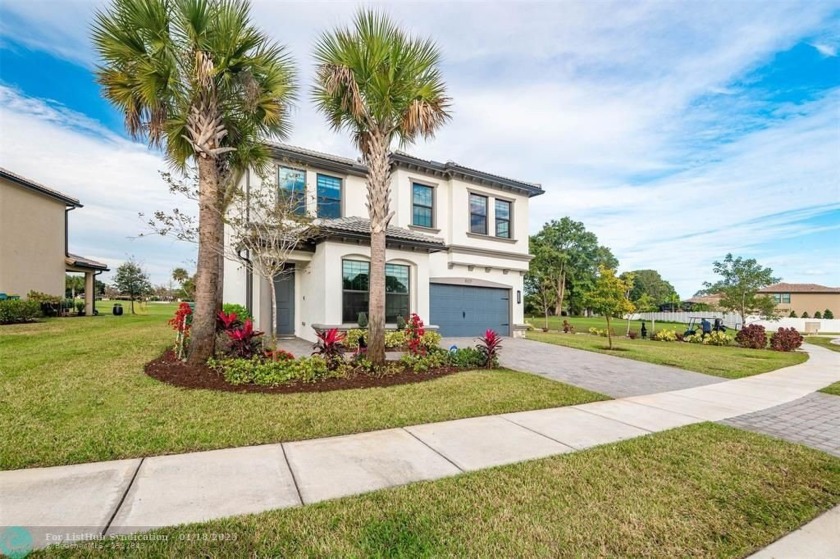 Beautiful 5 bedroom 3 Bathroom, 2 Story Home, on a amazing view - Beach Home for sale in Tamarac, Florida on Beachhouse.com