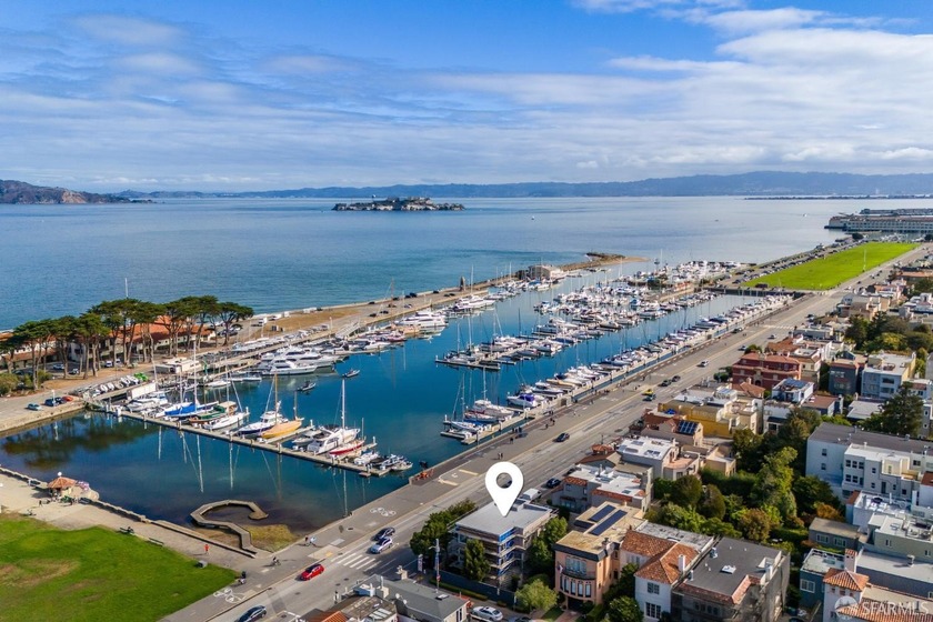 Marina Boulevard's front-row treasure with iconic views and a - Beach Home for sale in San Francisco, California on Beachhouse.com