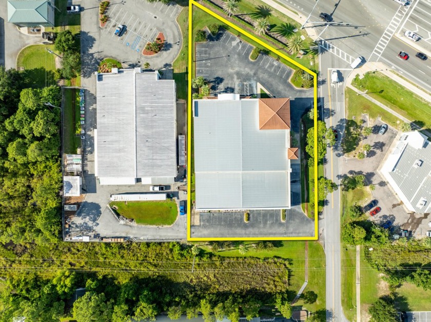 THIS LISTING IS OFFERING THE RETAIL BUILDING along HIGHWAY 98 - Beach Lot for sale in Destin, Florida on Beachhouse.com
