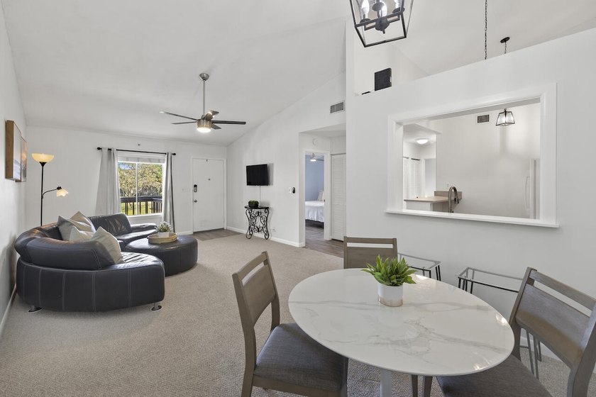 MOVE IN READY! Minutes to the beautiful sands and turquoise - Beach Condo for sale in Jupiter, Florida on Beachhouse.com