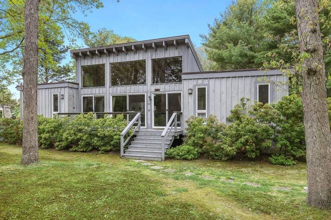 This newly listed mid-century modern home lies in the desirable - Beach Home for sale in East Hampton, New York on Beachhouse.com