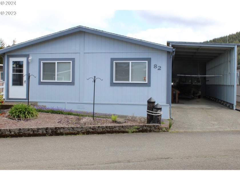 This meticulously maintained 2-bedroom, 2-bath home is located - Beach Home for sale in Reedsport, Oregon on Beachhouse.com