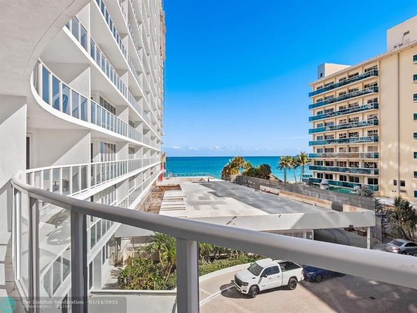 OCEANVIEW CONDO IN THE GALLEON...1 BEDROOM, 1 FULL, AND 1 HALF - Beach Condo for sale in Fort Lauderdale, Florida on Beachhouse.com