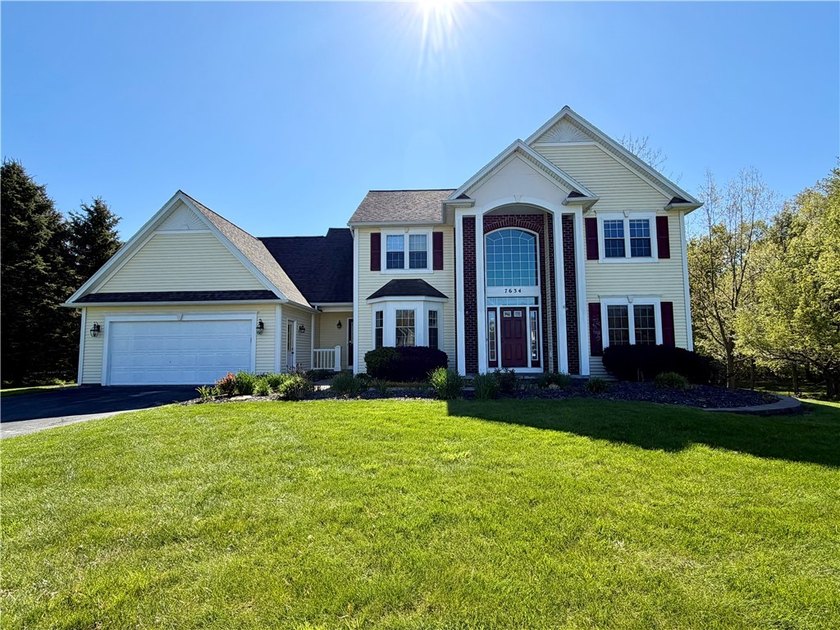 Spacious 4-bedroom, 2.5-bath home featuring a dramatic 2-story - Beach Home for sale in Ontario, New York on Beachhouse.com