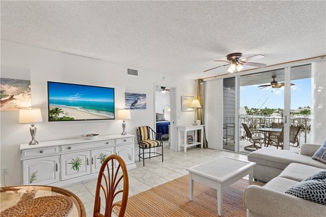 Located in the Moorings, this 2BD, 2BA 1,100 sq. ft. end unit - Beach Home for sale in Vero Beach, Florida on Beachhouse.com