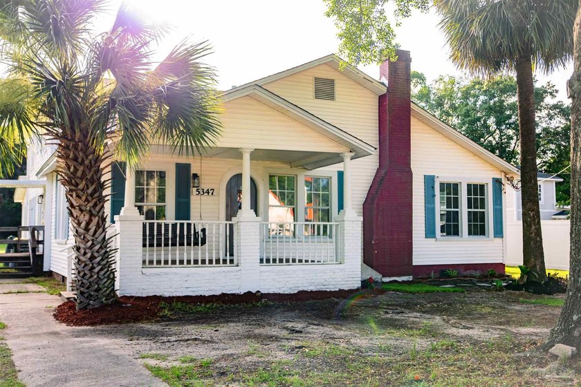 Stately 4,700 square foot, 9-bedroom/5 bath Olde Florida vintage - Beach Lot for sale in Milton, Florida on Beachhouse.com