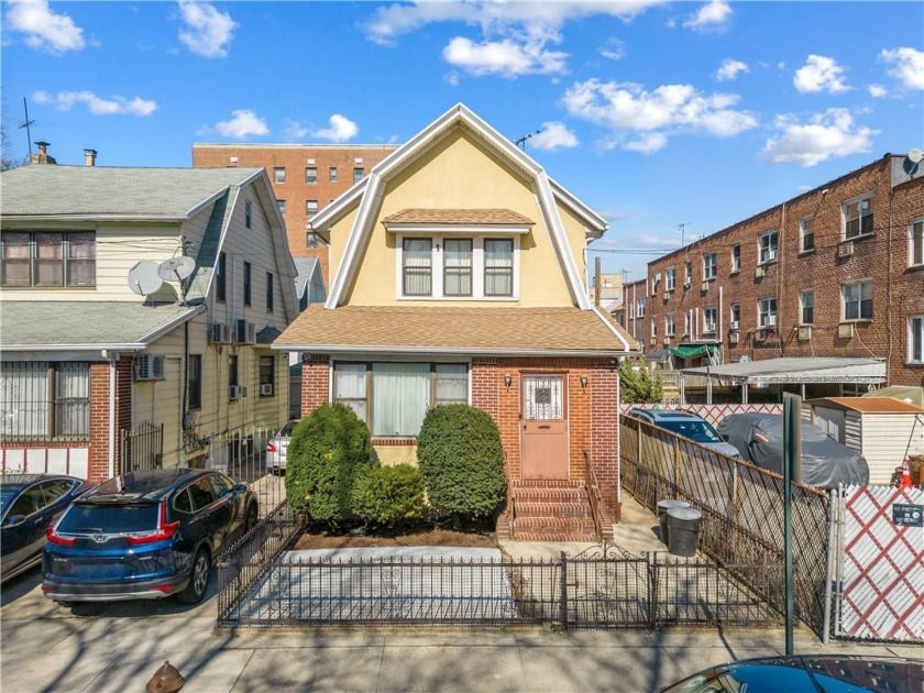 Remarkable fully detached two-family home located in the - Beach Home for sale in Brooklyn, New York on Beachhouse.com