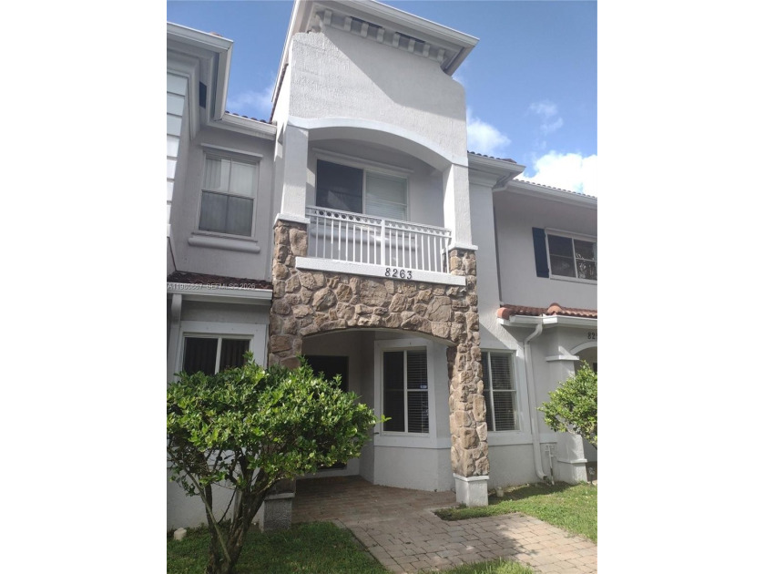 Amazing 3BR 2.5bath townhouse on the lake! Located in a gated - Beach Townhome/Townhouse for sale in Miramar, Florida on Beachhouse.com
