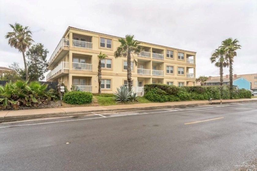 South Padre Island Condo - Steps from the Beach! 
Welcome to - Beach Condo for sale in South Padre Island, Texas on Beachhouse.com