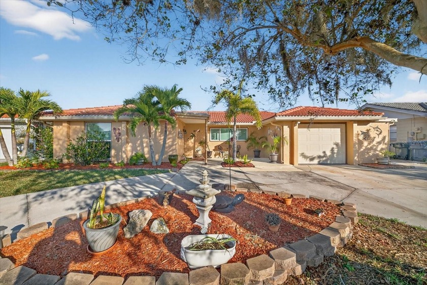 Completely renovated coastal retreat in Gulf Harbors! This - Beach Home for sale in New Port Richey, Florida on Beachhouse.com