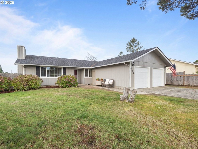 Come and see this immaculate home with a huge (23'x27'), open - Beach Home for sale in Florence, Oregon on Beachhouse.com