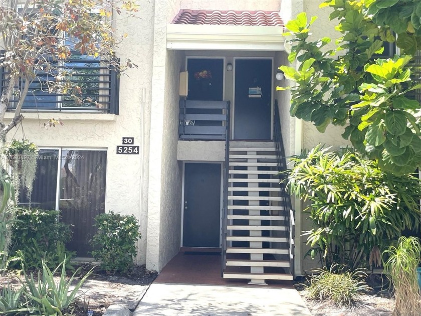 SPACIOUS 1ST FLOOR 3/2 CONDO WITH GARDEN VIEW,UPDATED KITCHEN - Beach Condo for sale in Oakland Park, Florida on Beachhouse.com