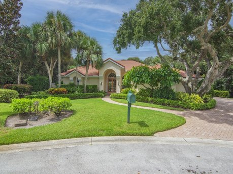 Original owner, custom built Rutenberg Home!  This - Beach Home for sale in Vero Beach, Florida on Beachhouse.com