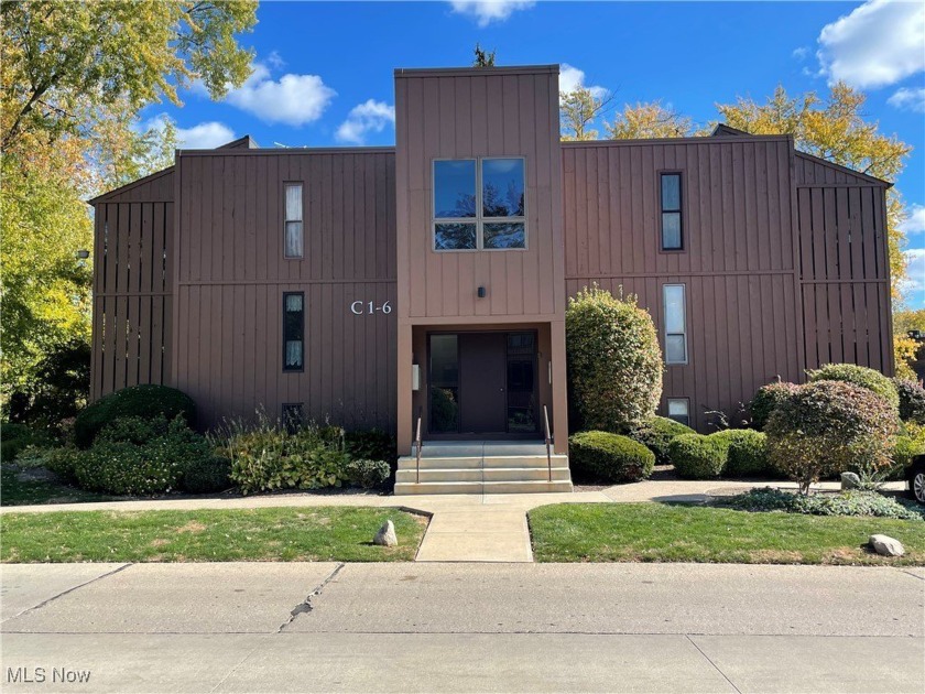 Absolutely Beautiful and Move in Ready Ranch Style Condo Located - Beach Condo for sale in Avon Lake, Ohio on Beachhouse.com