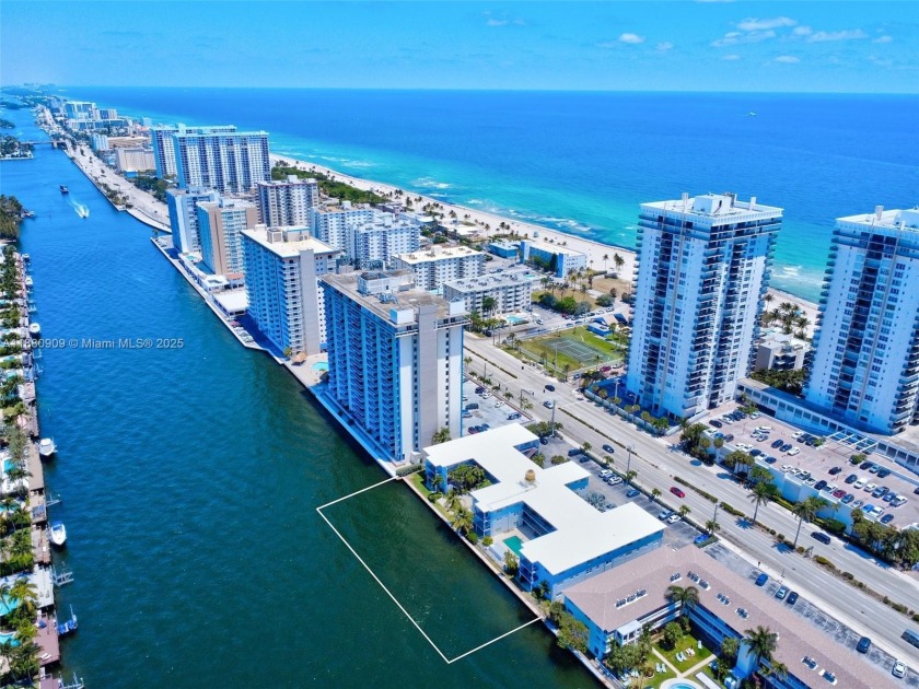 RENOVATED in 2025. WATERFRONT. Rentals permitted 12x a year, min - Beach Condo for sale in Hollywood, Florida on Beachhouse.com
