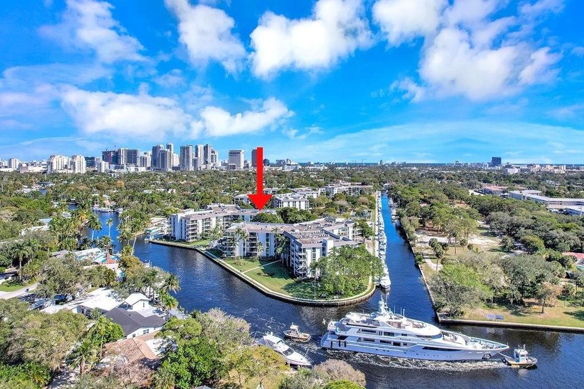 VERY DESIRABLE VIEW OVERLOOKING SPARKLING POOL, PATIO, BARBEQUES - Beach Condo for sale in Fort Lauderdale, Florida on Beachhouse.com