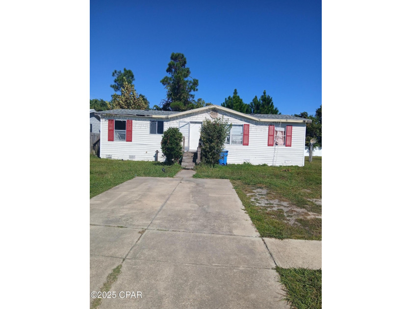 This 2-bedroom, 2-bath mobile home in beautiful Panama City - Beach Home for sale in Panama City, Florida on Beachhouse.com