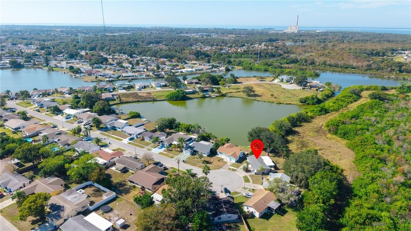 WOW! LOCATION! This 2 bedroom 2 full baths shows like a model - Beach Home for sale in Holiday, Florida on Beachhouse.com