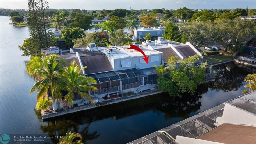 Fish or kayak right from your backyard! This spacious waterfront - Beach Townhome/Townhouse for sale in Pembroke Pines, Florida on Beachhouse.com