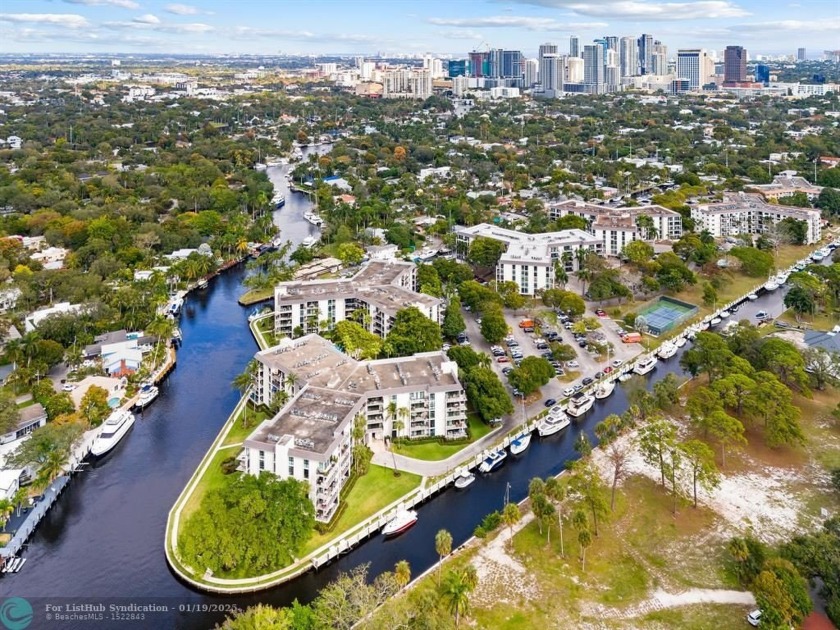 NICELY UPDATED, 1BD/1BA condo featuring newer floors - Beach Condo for sale in Fort Lauderdale, Florida on Beachhouse.com