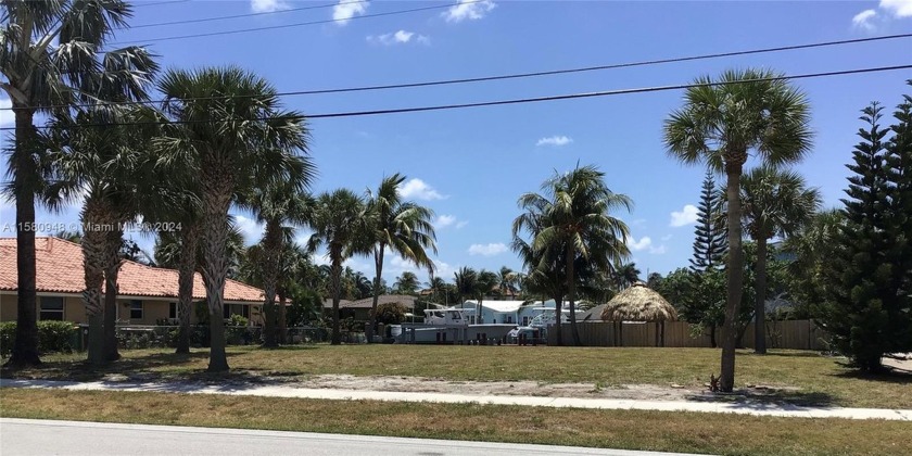 Build your new house today on this 9,900 Sq Ft. Waterfront - Beach Acreage for sale in Lake Worth, Florida on Beachhouse.com