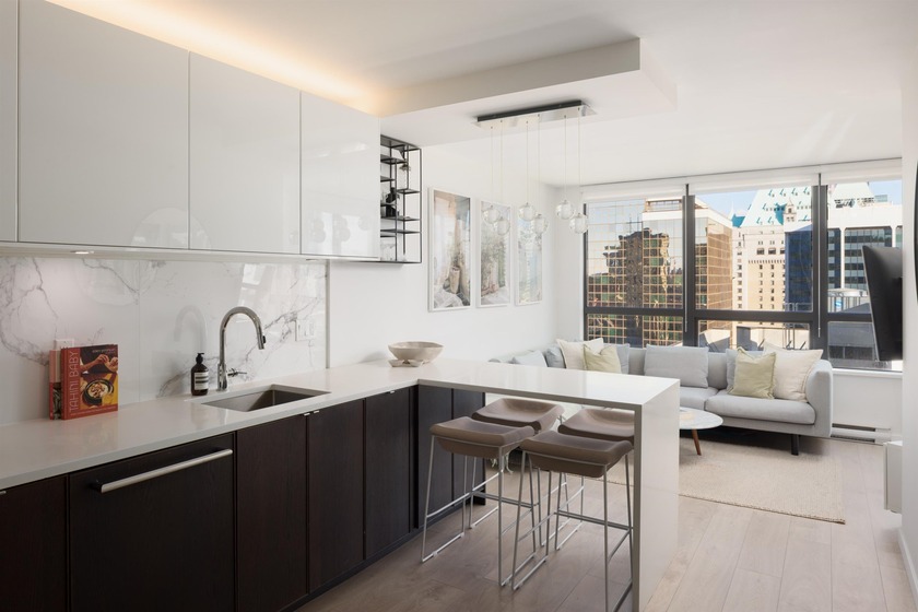 Enjoy downtown living at its finest in this move-in-ready 1 bed - Beach Condo for sale in Vancouver, BC on Beachhouse.com