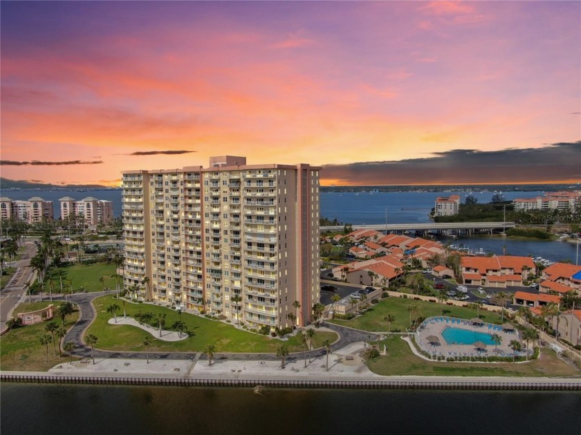 This charming 1 bedroom condo in St. Pete is in need of new - Beach Condo for sale in St. Petersburg, Florida on Beachhouse.com
