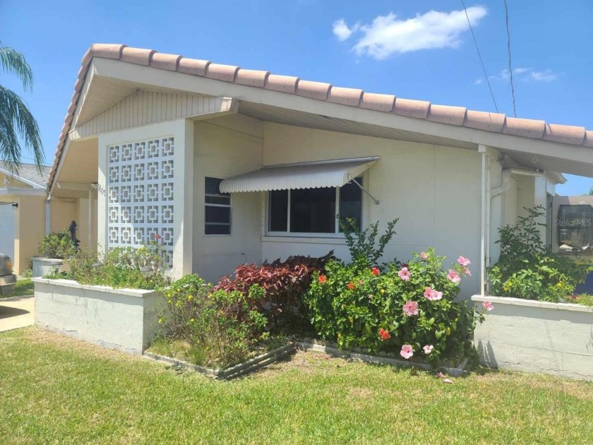 If you are looking to live the most affordable Florida - Beach Home for sale in New Port Richey, Florida on Beachhouse.com