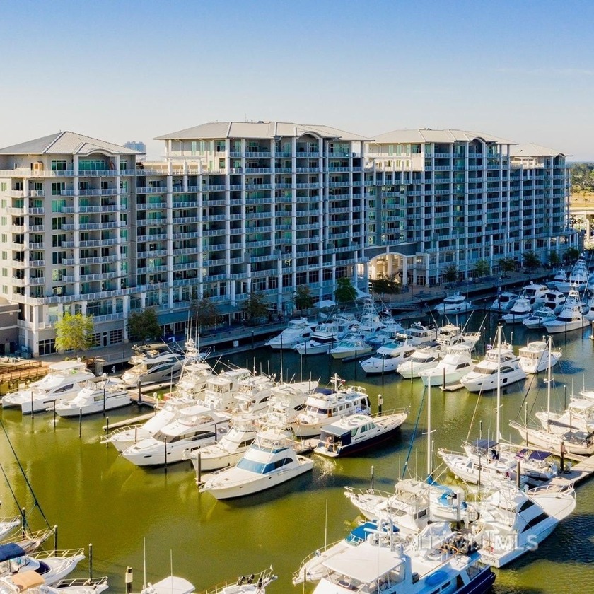 THIS AMAZING CONDO IS IN THE VERY CENTER OF IT ALL, OVERLOOKING - Beach Condo for sale in Orange Beach, Alabama on Beachhouse.com