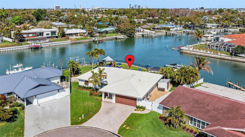 Welcome to an extraordinary waterfront retreat in Broadwater, St - Beach Home for sale in St. Petersburg, Florida on Beachhouse.com