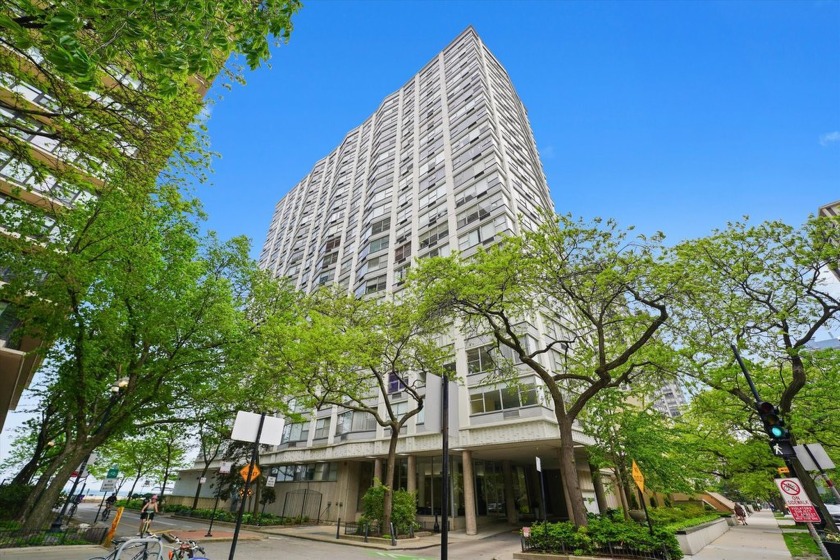 SELLER OFFERING 3 MONTHS OF PAID ASSESSMENTS AND 6 MONTHS PAID - Beach Condo for sale in Chicago, Illinois on Beachhouse.com
