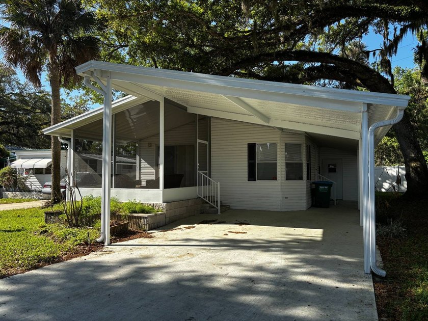 Cozy 2 bed / 2 bath 1997 Skyline home located in a desirable 55+ - Beach Lot for sale in Daytona Beach, Florida on Beachhouse.com