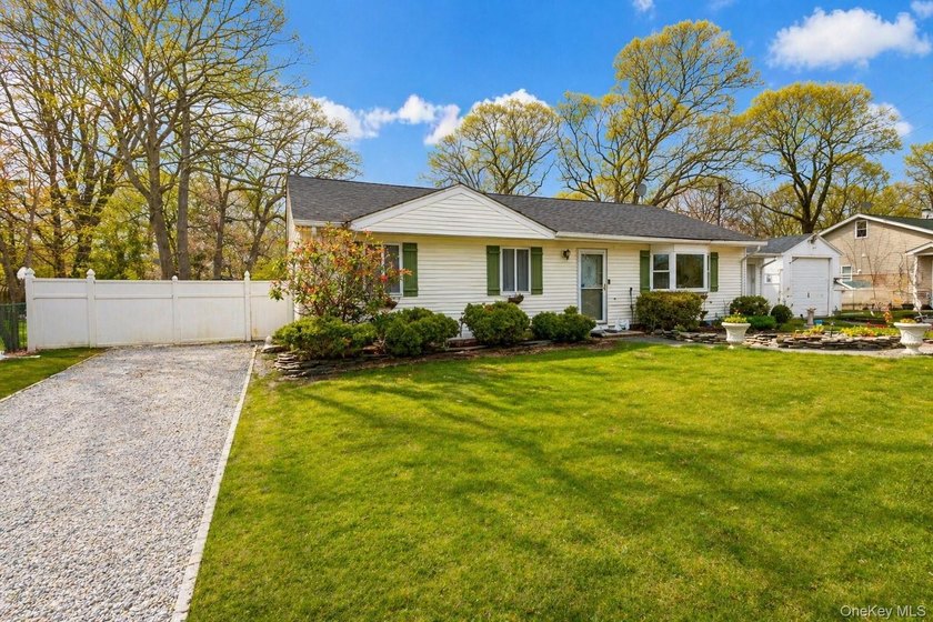 Opportunity knocks in Mastic Beach! This 3-bedroom, 2-bath ranch - Beach Home for sale in Mastic Beach, New York on Beachhouse.com