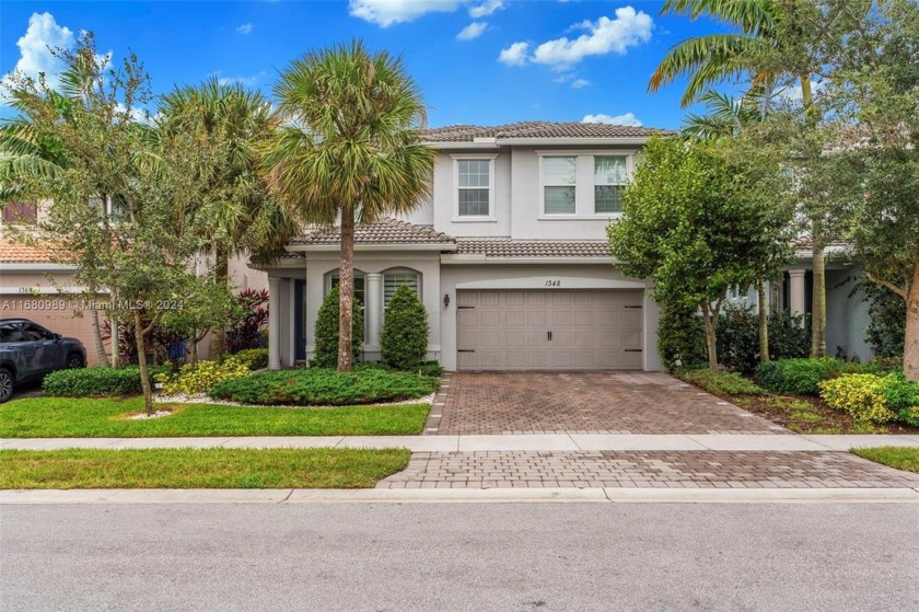 Step into a world of elegance and comfort with this stunning - Beach Home for sale in Hollywood, Florida on Beachhouse.com