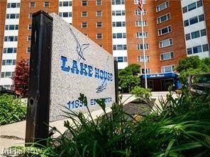 Welcome to this spacious, updated move-in-ready one-bedroom - Beach Condo for sale in Lakewood, Ohio on Beachhouse.com