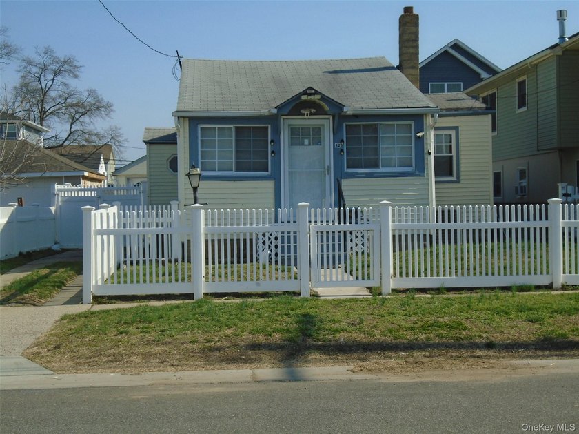 Investor or Handyman Property. Location Location. Wide Block, 40 - Beach Home for sale in East Rockaway, New York on Beachhouse.com
