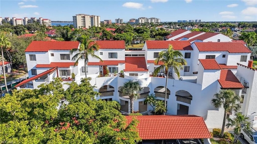 BOATERS--this is the one! Beautifully updated and turnkey, this - Beach Condo for sale in Fort Myers, Florida on Beachhouse.com