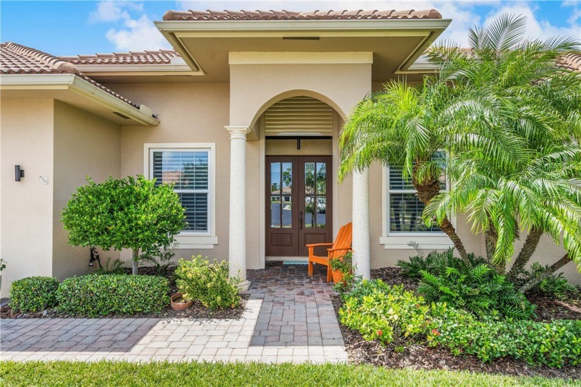 Meticulously maintained & situated on a cul-de-sac this stunning - Beach Home for sale in Vero Beach, Florida on Beachhouse.com