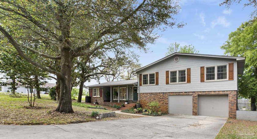 Here's your golden opportunity to live in Gulf Breeze Proper - Beach Home for sale in Gulf Breeze, Florida on Beachhouse.com