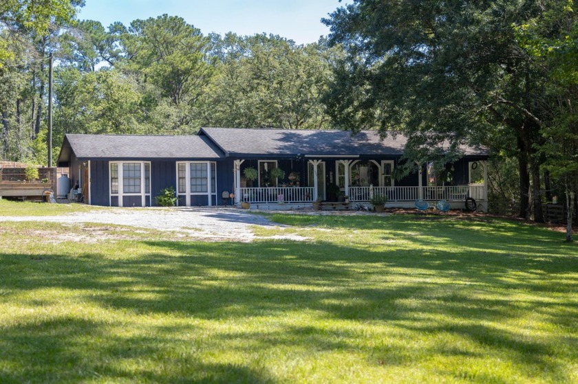 Waterfront Paradise - Welcome Home to 696 Phillips Drive! Tucked - Beach Home for sale in Freeport, Florida on Beachhouse.com
