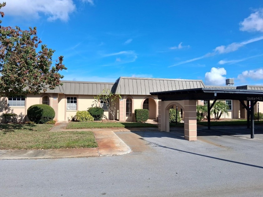 Beautiful, newly remodeled condo overlooking Geyser Lake in the - Beach Condo for sale in New Port Richey, Florida on Beachhouse.com